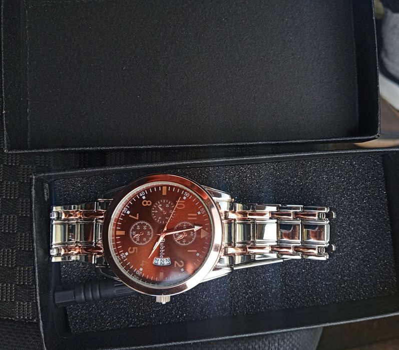 Часы новый очень класни