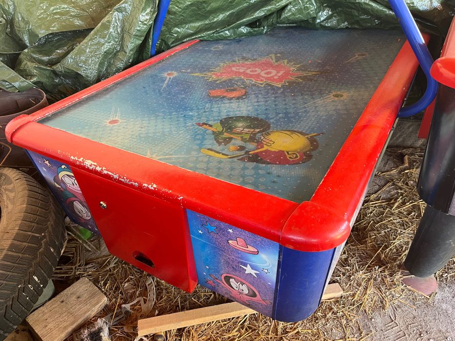 Въздушни хокеи-Голям и Малък