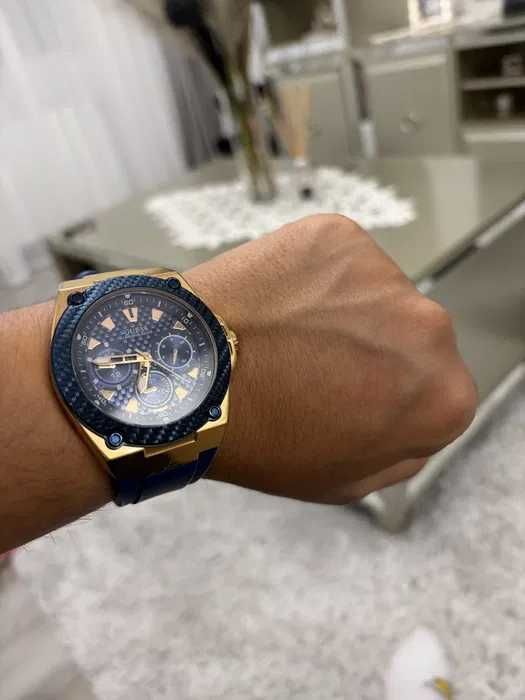 Vand ceas guess gold nou