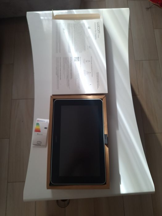 Продавам графичен таблет WACOM One Creative Pen 
Големина на ди