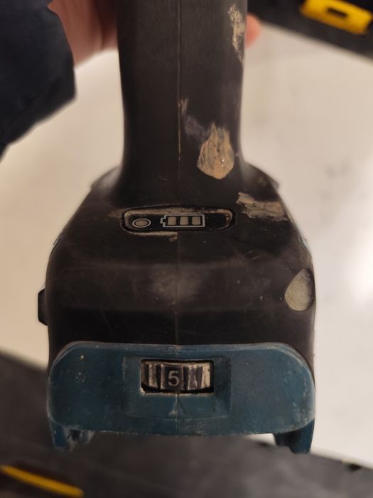 Безчетков акумулаторен ъглошлайф Макита Makita DGA517 18V