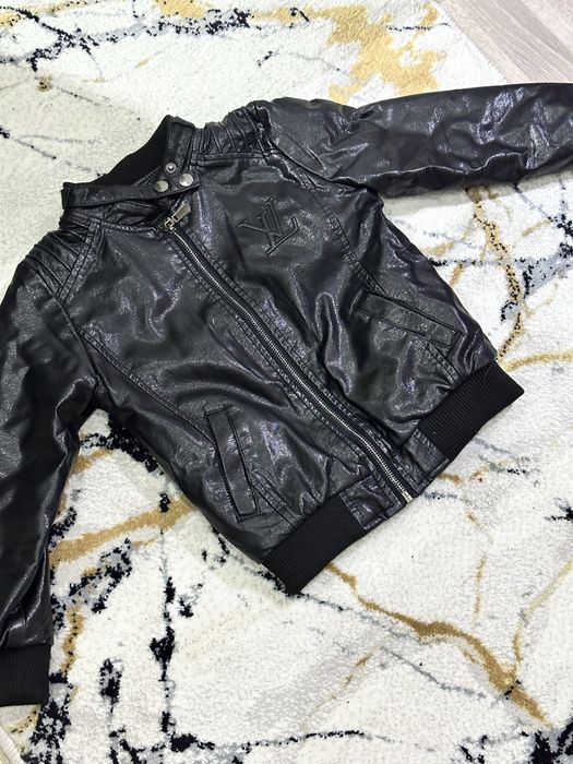 Продам б/у одежду очень дешева. Срочно