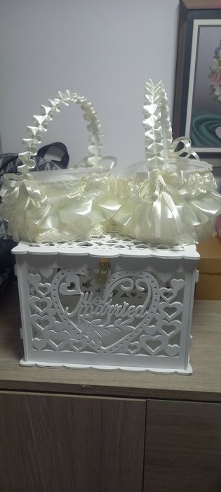 Cosuri ,casuta bani ,flori si nr mese