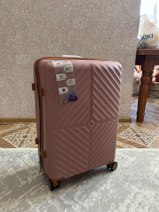 Продам чемодан новый