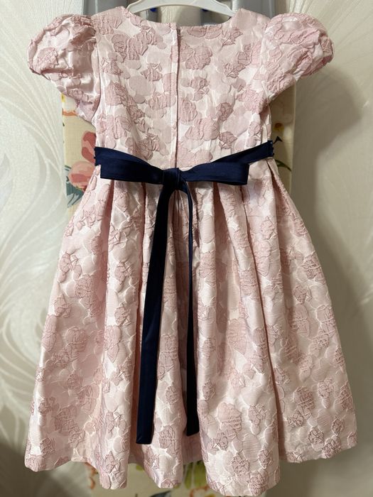 Платье нарядное для девочки.