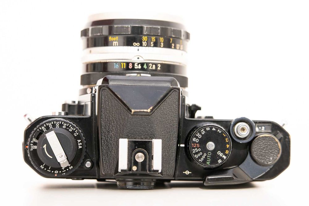 Aparat film Nikon FE cu obiectiv Nikon 50 F2