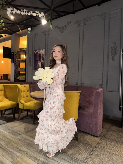 Продам платье в цветочек