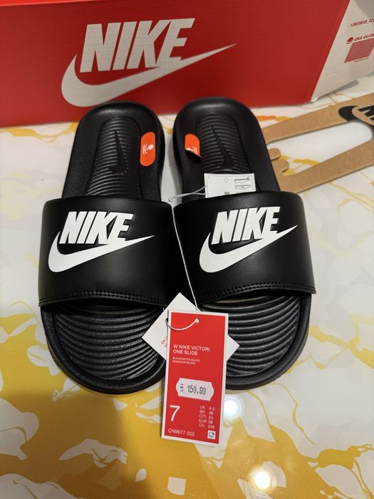 Papuci Nike - marimea 38 - noi, cu eticheta