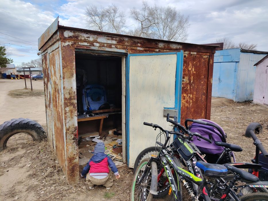 Продам Киоск железный.