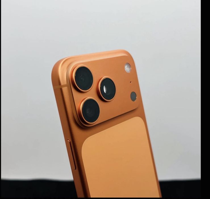 Като нов! IPhone 17 Pro cosmic orange 256 GB