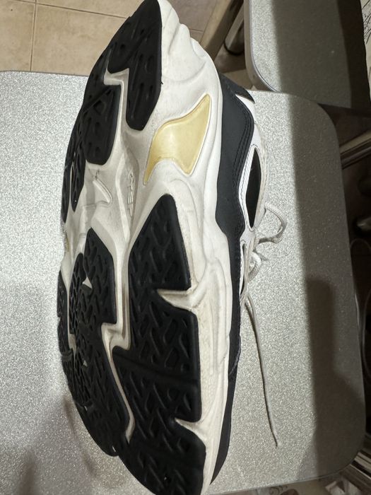 Продаются мужские кроссовки