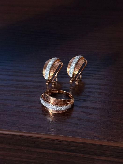 Продам серьги с кольцом золотые с бриллиантами