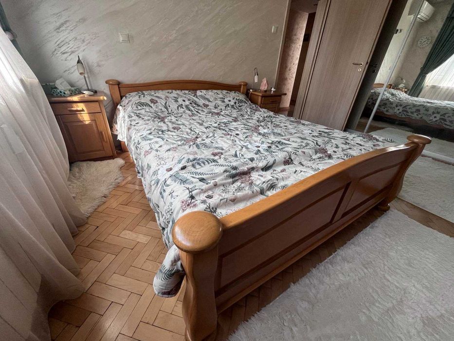 Масивна спалня с матрак и две нощни шкафчета 160×200 – автентичен класически стил, изключителна изработка