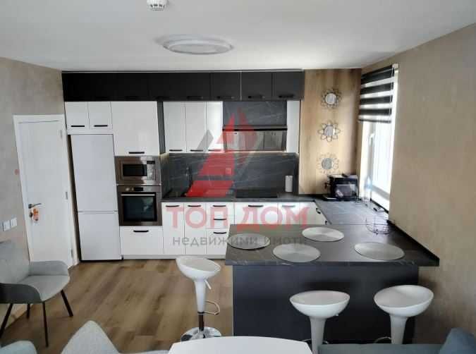 Дава се под наем Тристаен апартамент в Варна, Младост 1 - 100 кв.м за 816 € - Снимка #1