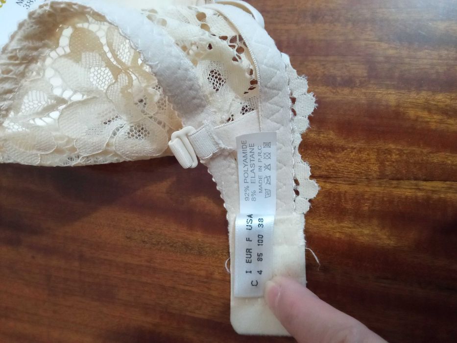 Бюстгальтер бежевый 38/85С