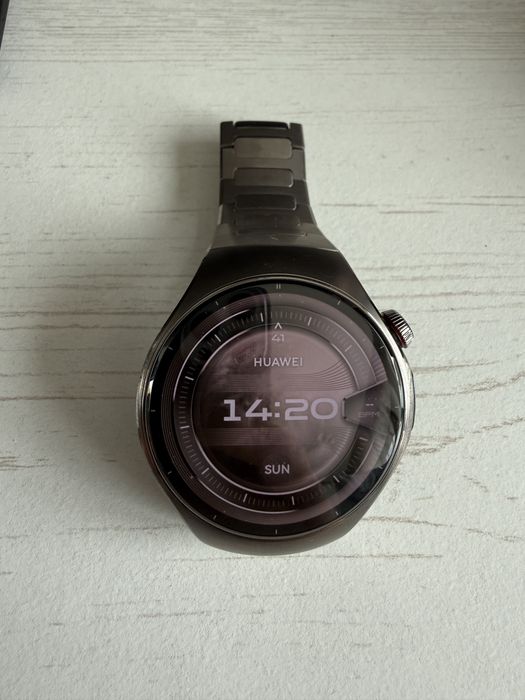Продавам смарт часовник Huawei watch 5