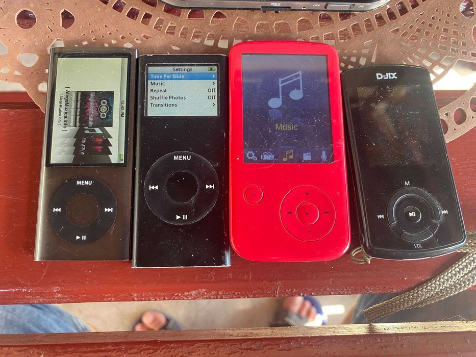 Ipod si altele ca noi