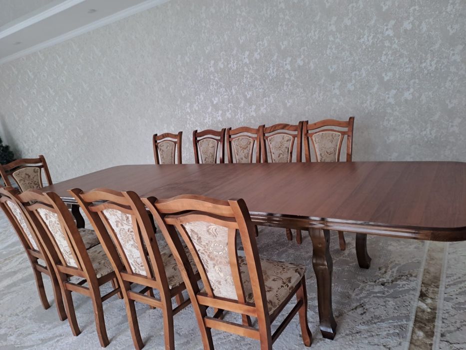 Столь и стулья гостевая
