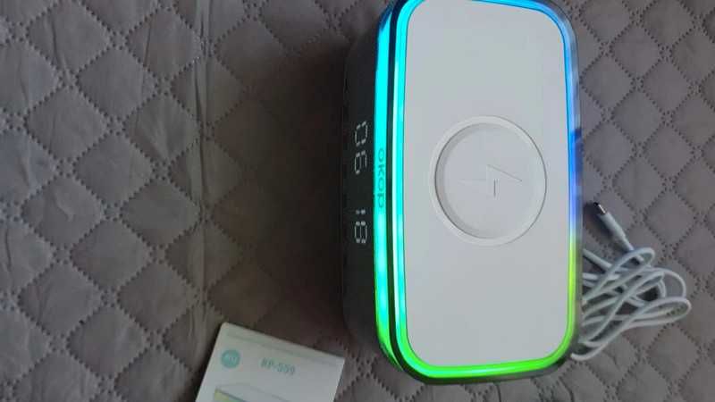 Boxa cu  Bluetooth ,Lamap RGB , încarcare wireless,,orga de lumini,etc