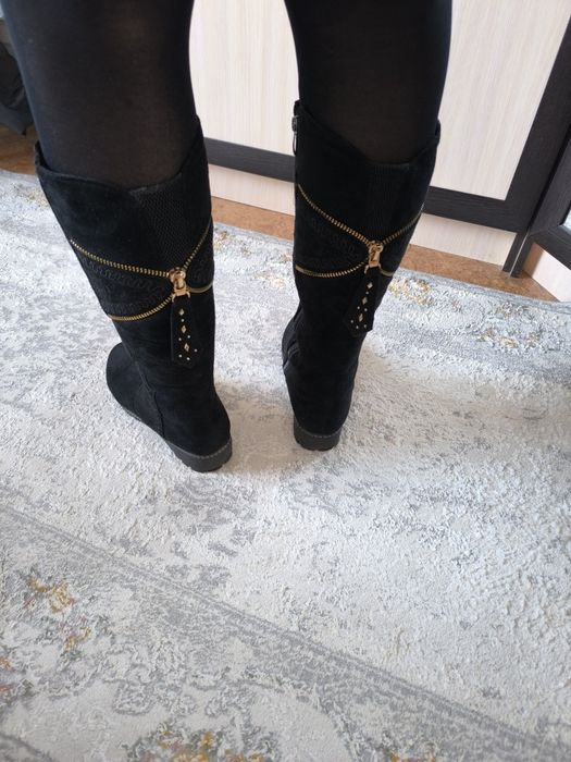 Продам зимние сапоги замша