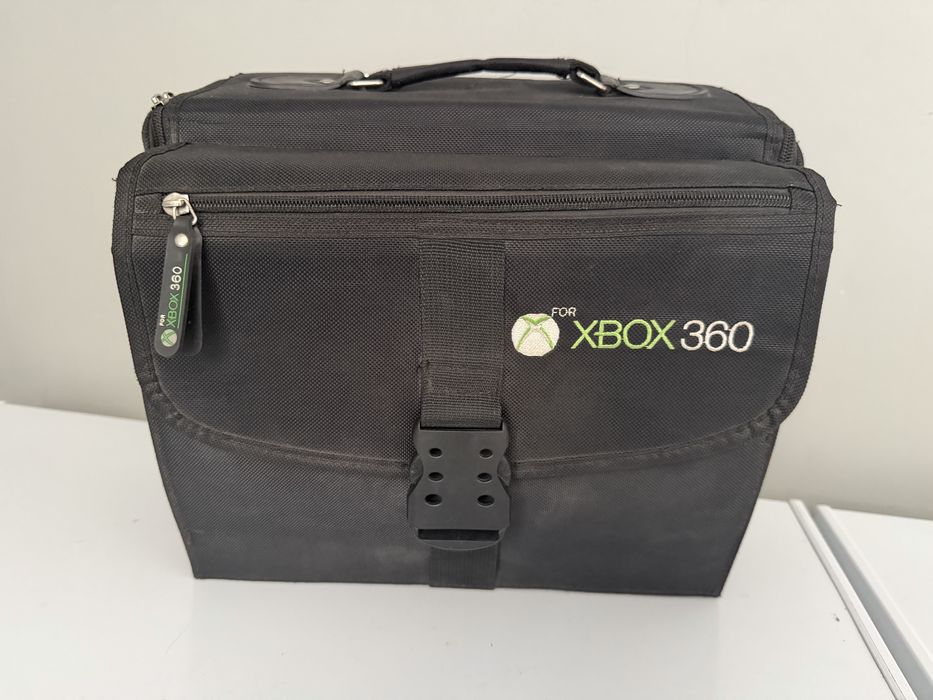 Xbox 360s + 2 геймпада + kinekt + кейс для приставки