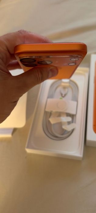 Vând urgent iPhone 17 pro max in cutie sigilat