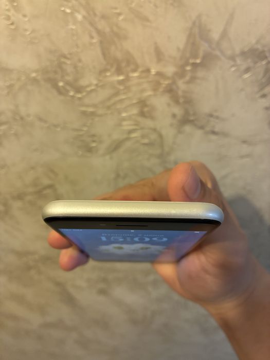 iPhone SE 2020, 128гб