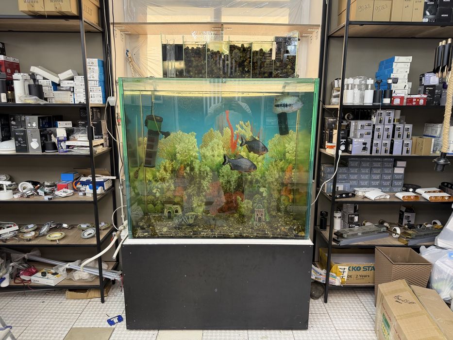 Аквариум большой с тумбой