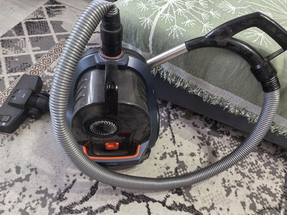Продам пылесос artel