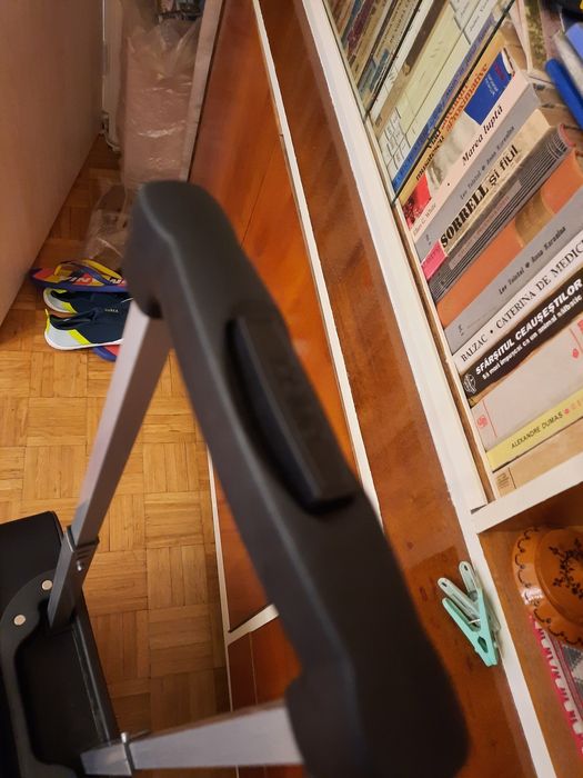 Troller negru cu extensie