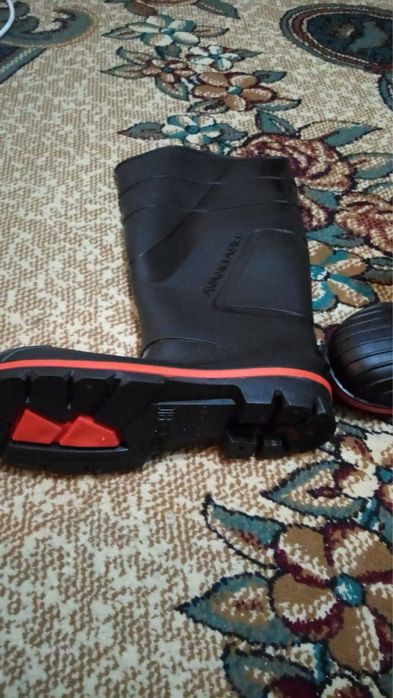 Продам Резиновые сапоги.