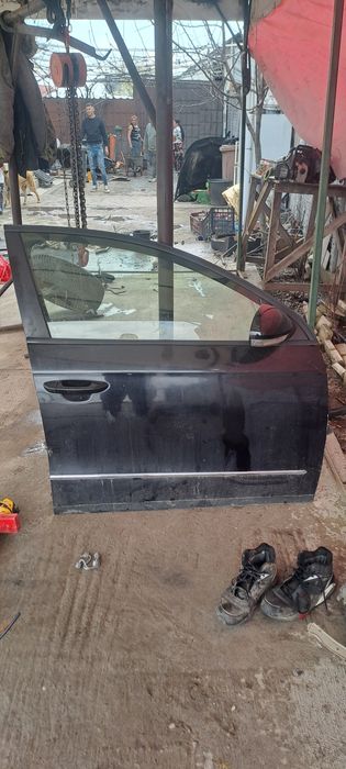 Vând usa dreapta fata vw Passat B6 An 2008