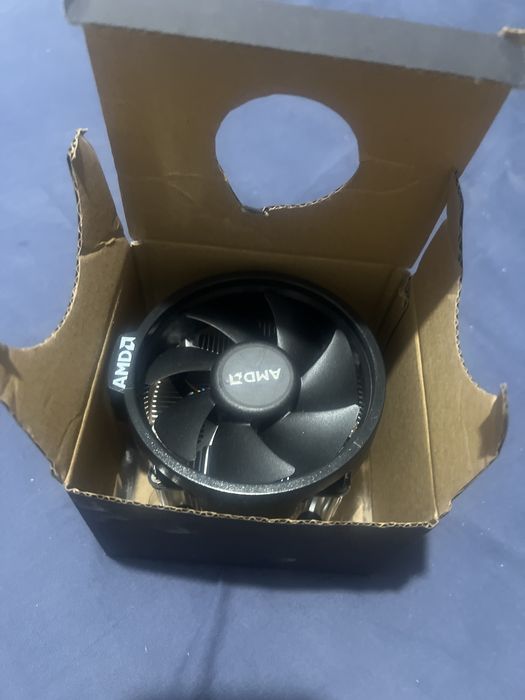Cooler AMD nou nouț in cutie!