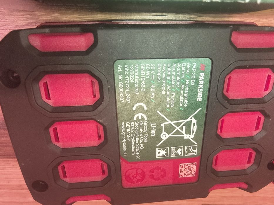 Baterii 4Ah  , încărcător dublu 2- 8 Ah  Parkside pentru unelte electr