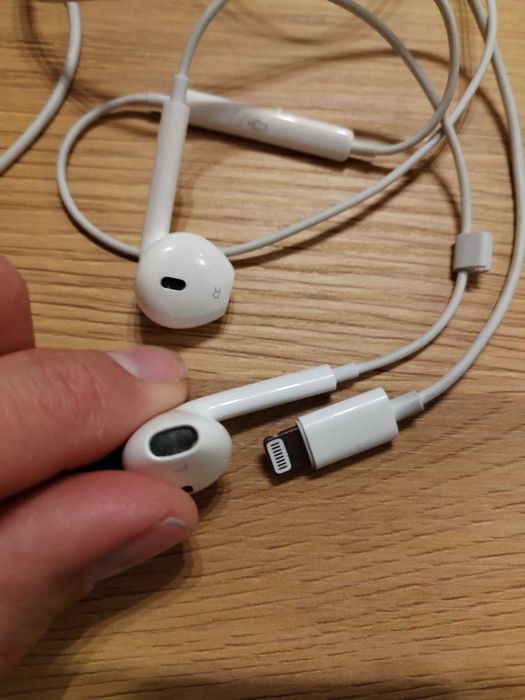 Apple - EarPods кабелни слушалки