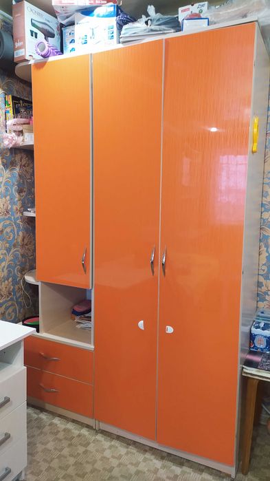 Гарнитур в спальню продаю