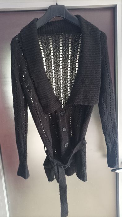 Черна жилетка, Sisley