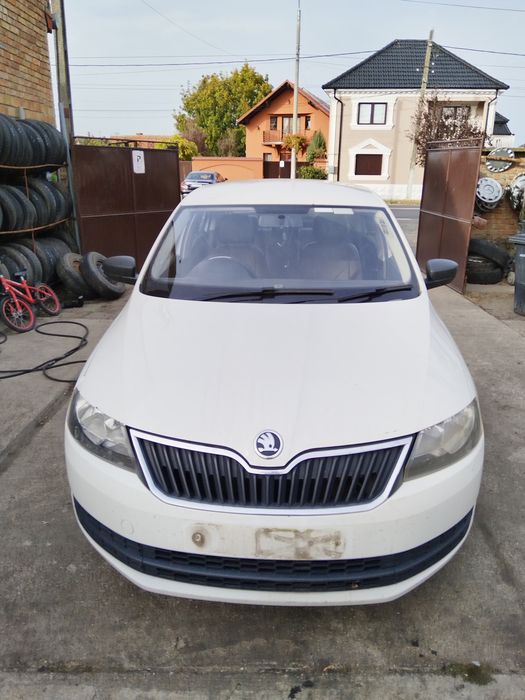 Far stanga/dreapta Skoda Rapid an 2012-2017