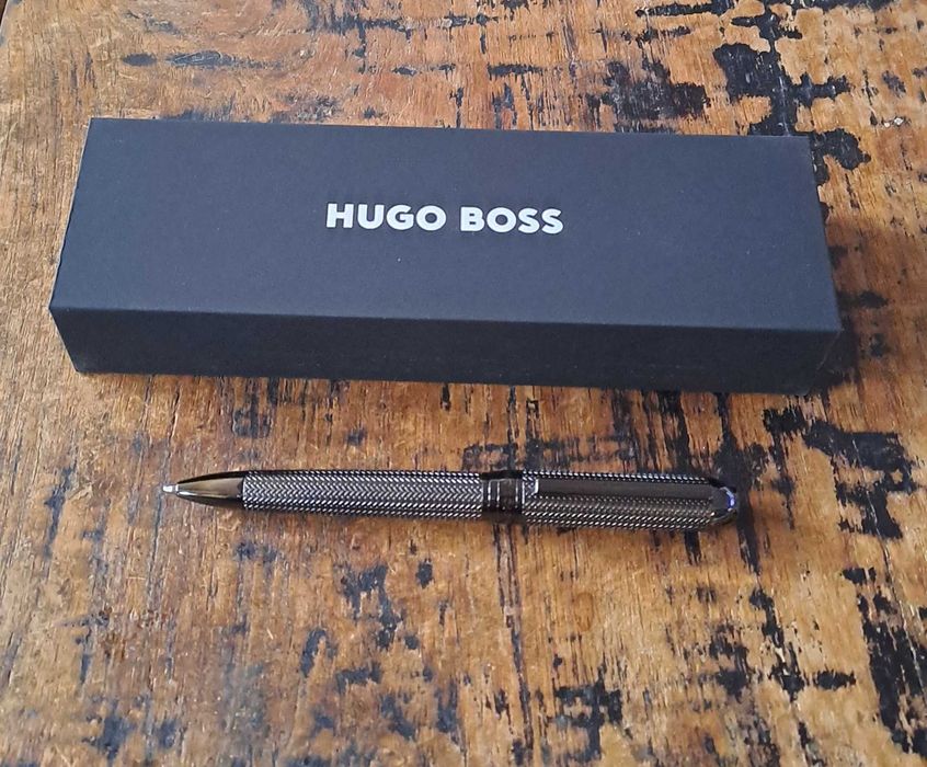 химикалка HUGO BOSS Gun метал с шарки тип рибена кост