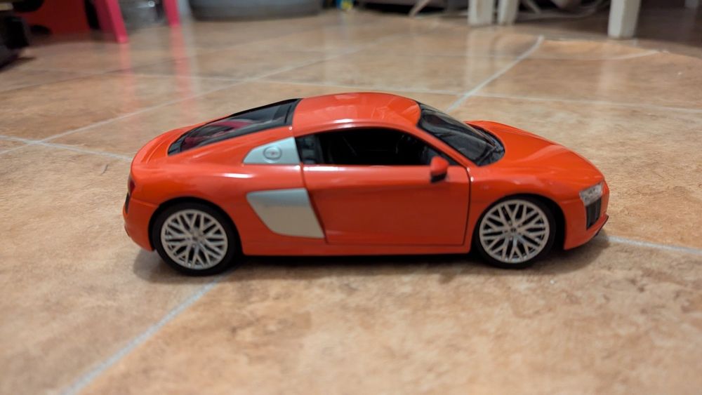 Macheta Audi R8 V10 1:24