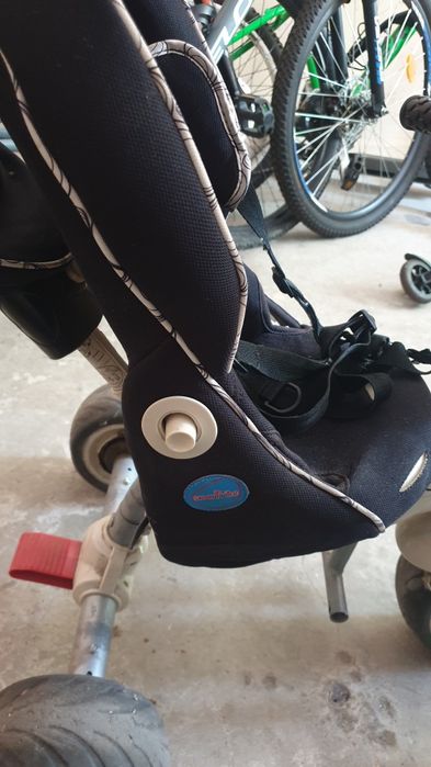 Tricicletă SmarTrike Recliner 4 în 1, cu spătar rabatabil și copertină