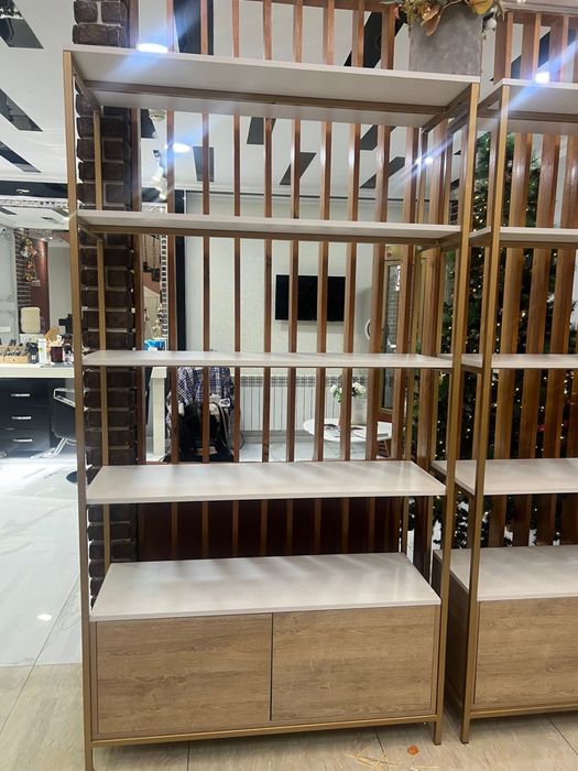 Продается витрина, стиллаж с полками