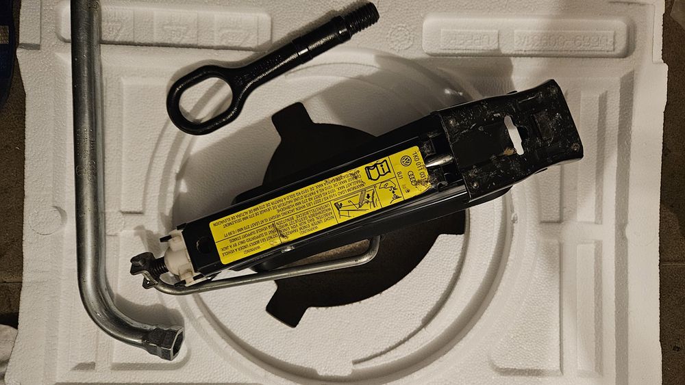 Cric, coarba si cui tractare VW Golf 5, 6