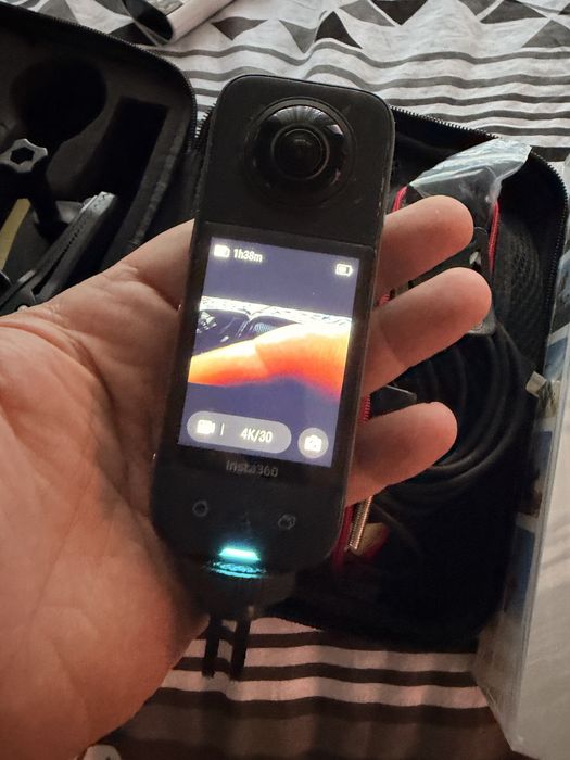 Insta 360 X3 топ състояние