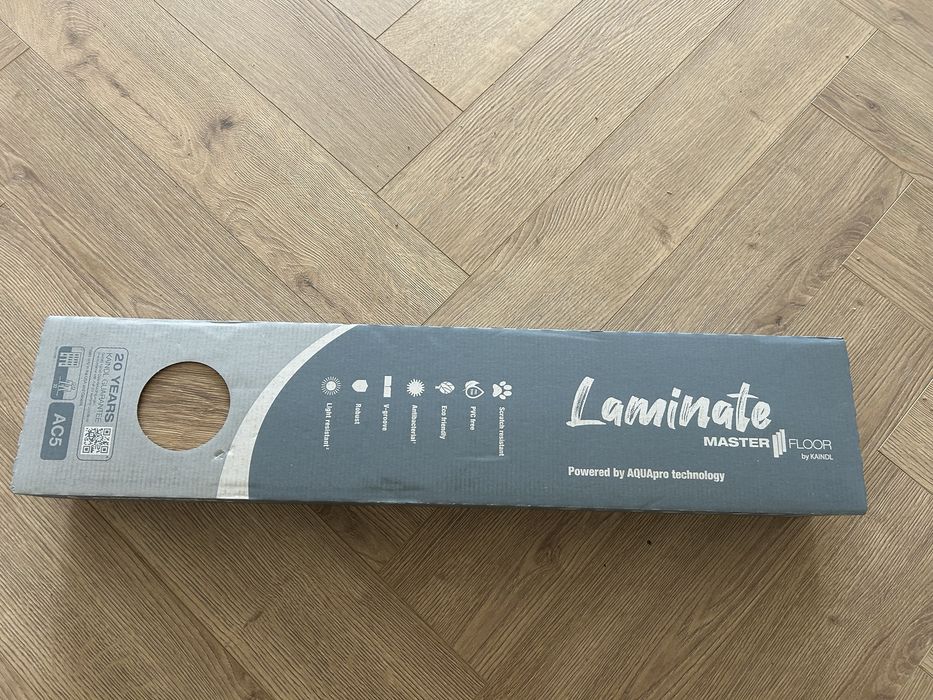 Ламиниран паркет рибена кост Kaindl 32675 8mm Oak Edinburgh AC5/32