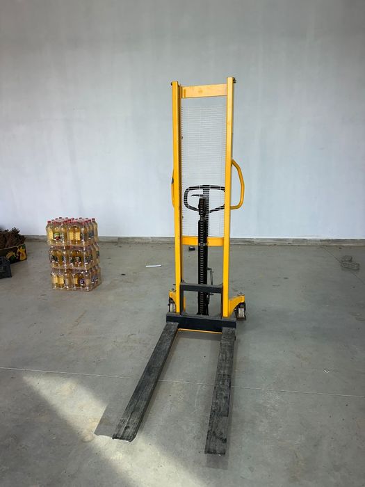 Rafturi industriale pentru depozitare sau magazine și 3 lize manuale