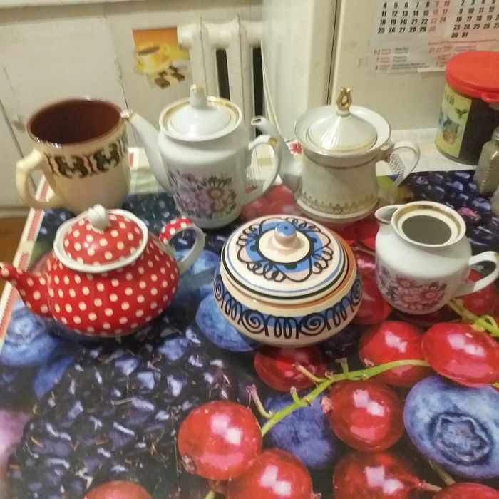 Продам чаиники,сахарницы,молочницы