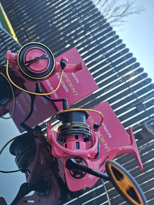 SET 2 Feedere FL BLACK FORCE PINK 3.90m 60-180g + 2 Mulinete PRO FL CO