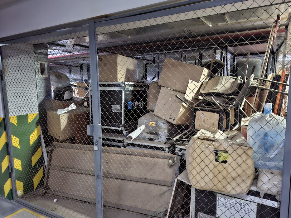 Офисные мебели кресло столы