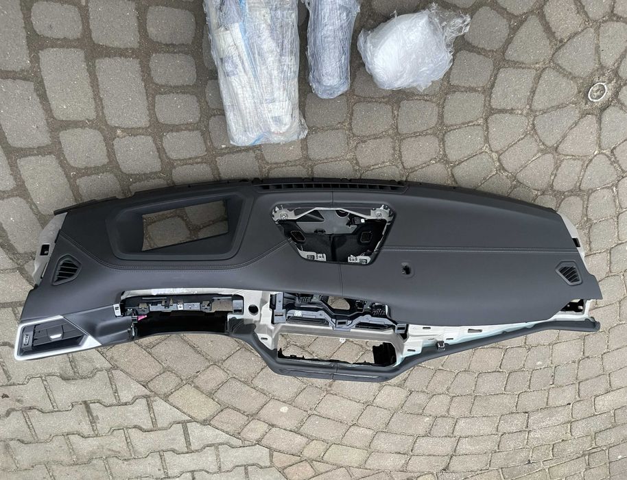 BMW G20 / G22 plansa de bord HUD - facelift LCI - cusuta in piele M4